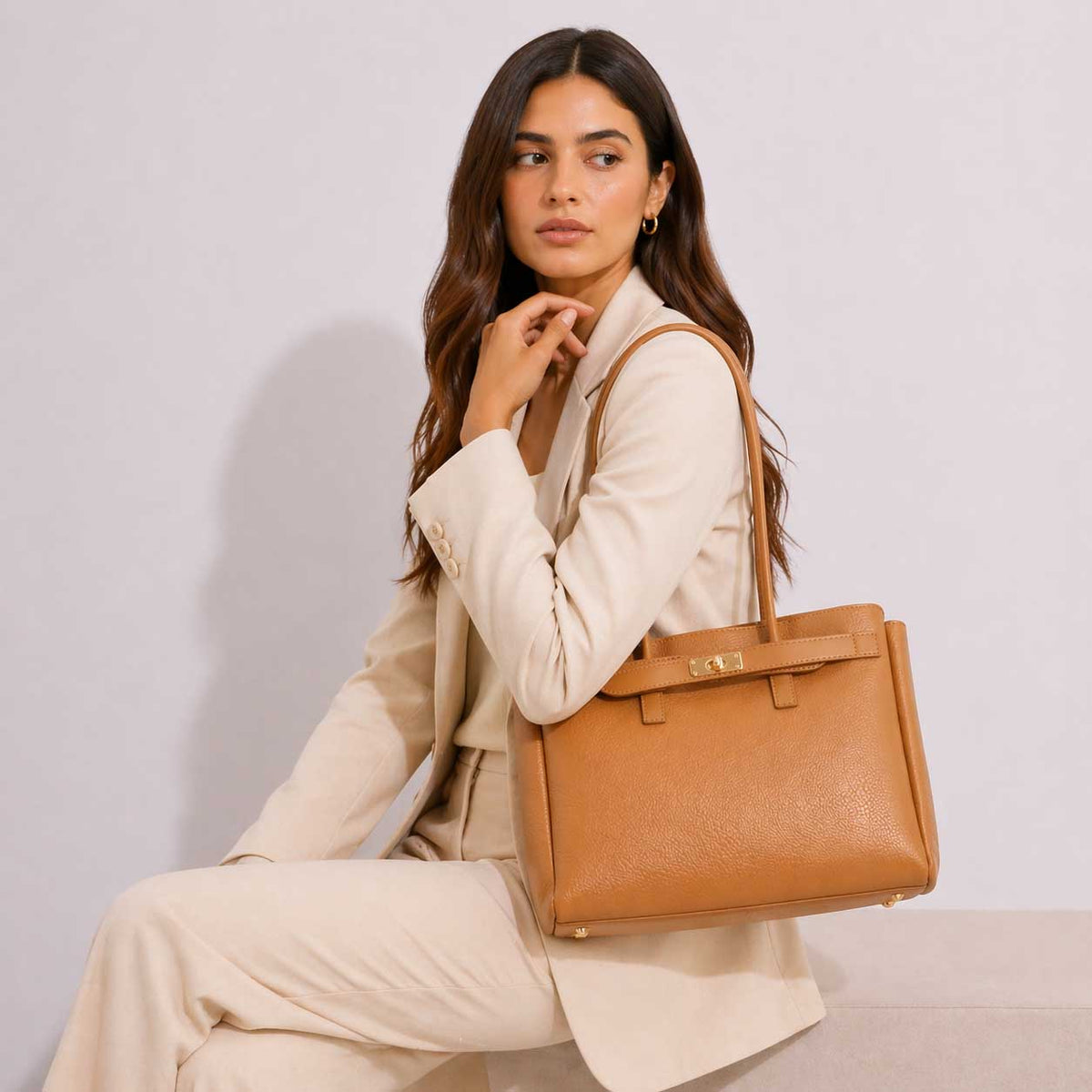Borsa a spalle da donna in pelle marrone chiaro Giulia - LeonardoShoes