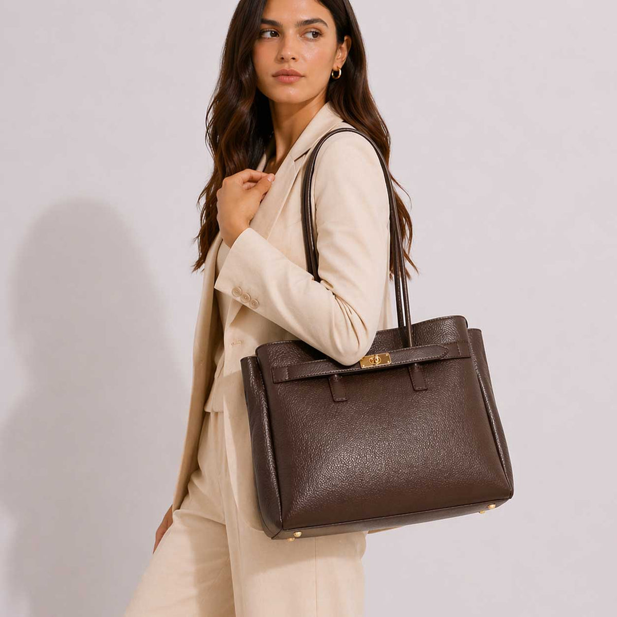 Borsa a spalle da donna in pelle marrone scuro Giulia - LeonardoShoes