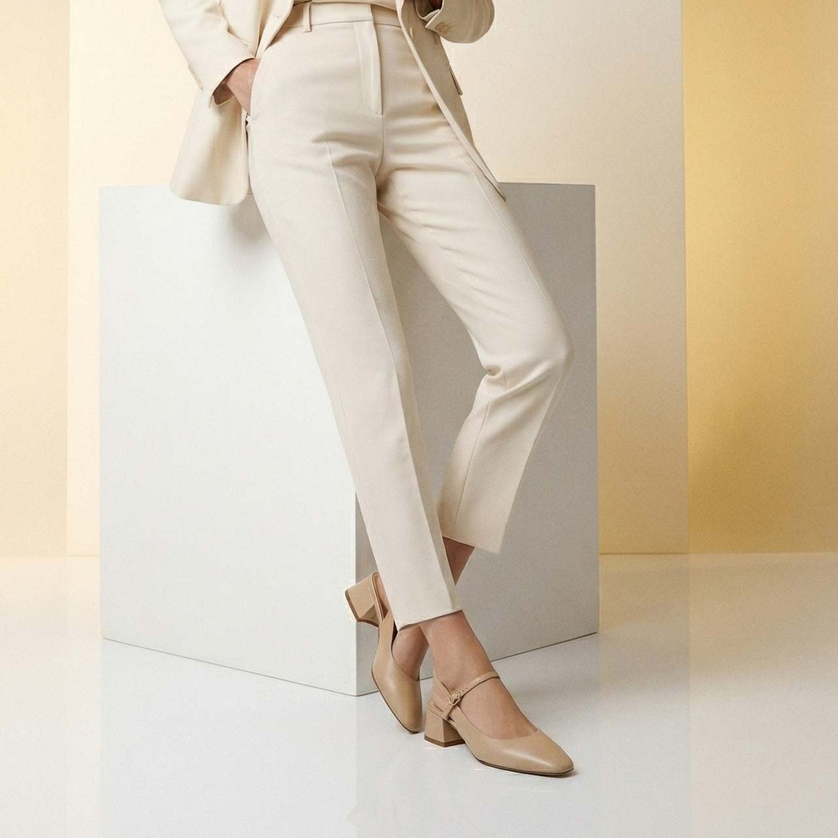 Sandalo da donna Archita tacco medio in pelle beige - LeonardoShoes