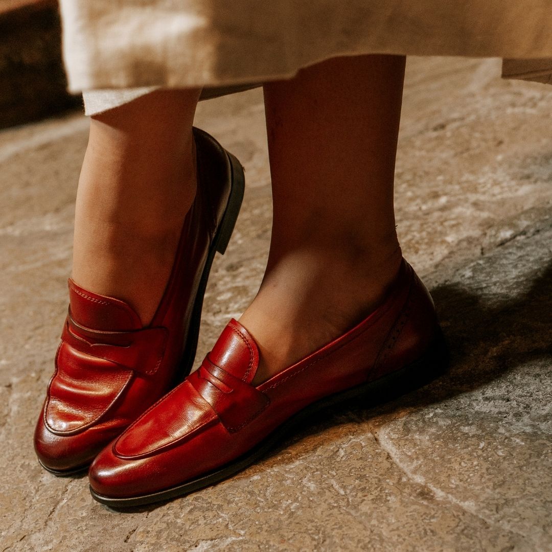Mocassini da donna artigianali in pelle colore rosso - LeonardoShoes