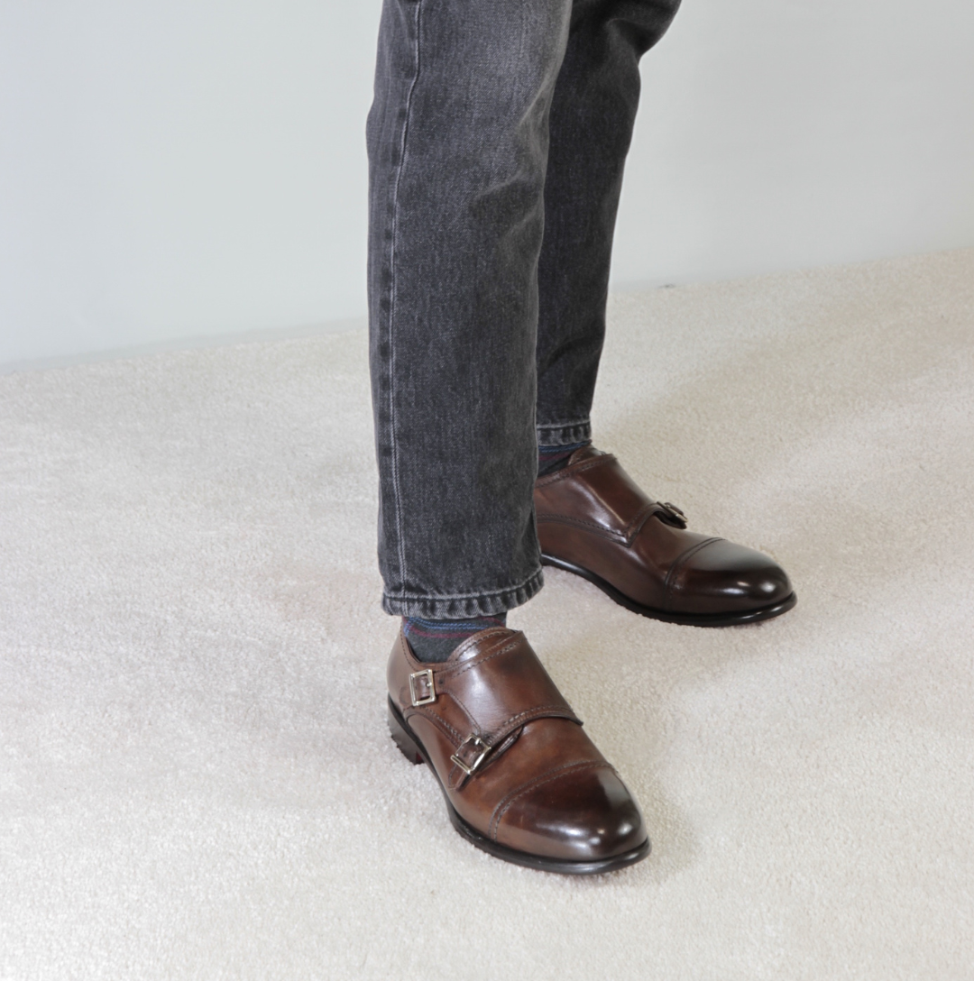 Scarpa con doppia fibbia da uomo colore marrone - LeonardoShoes