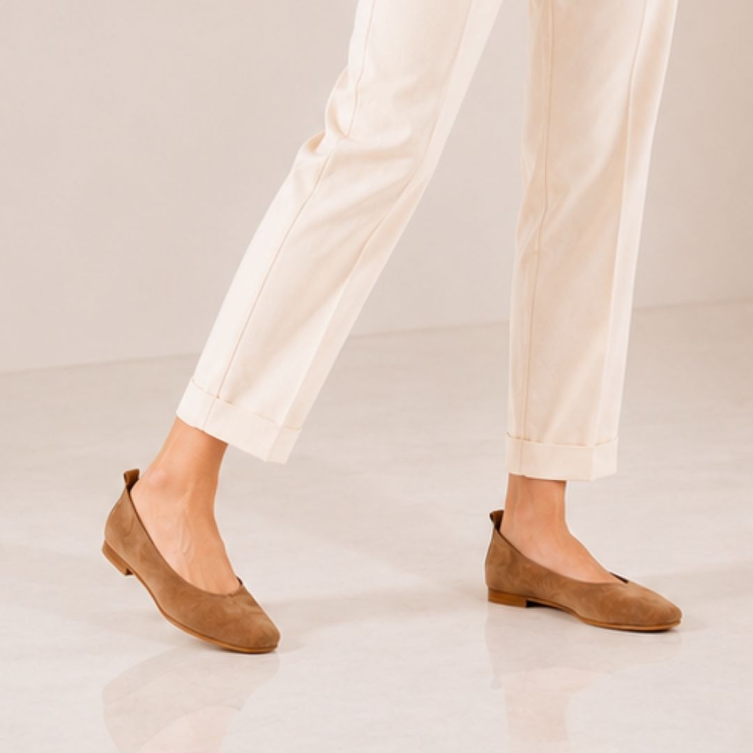 Ballerine da donna Venere in suede marrone chiaro - LeonardoShoes