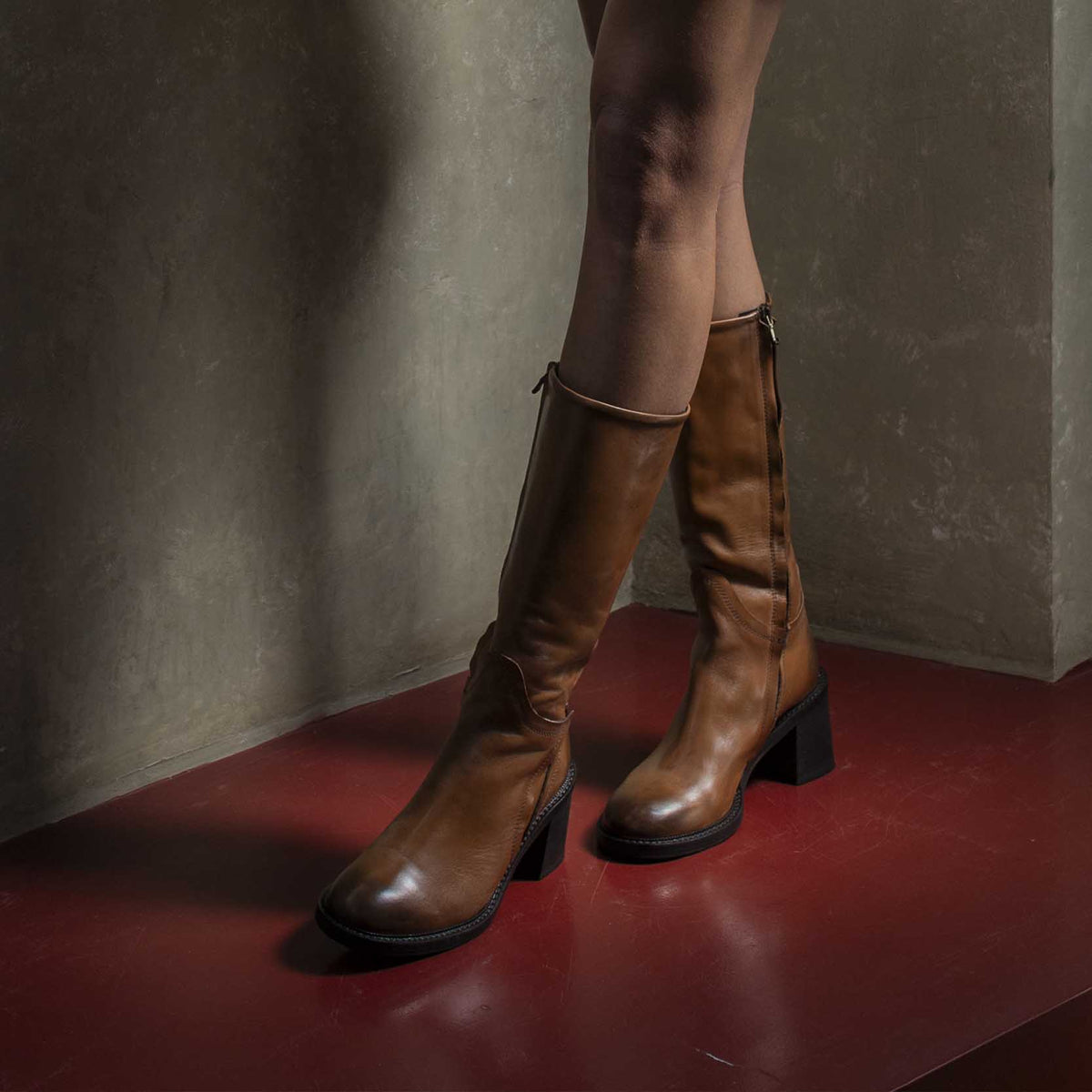 Stivale diver altezza polpaccio da donna con tacco in pelle lavata colore cuoio scuro - LeonardoShoes