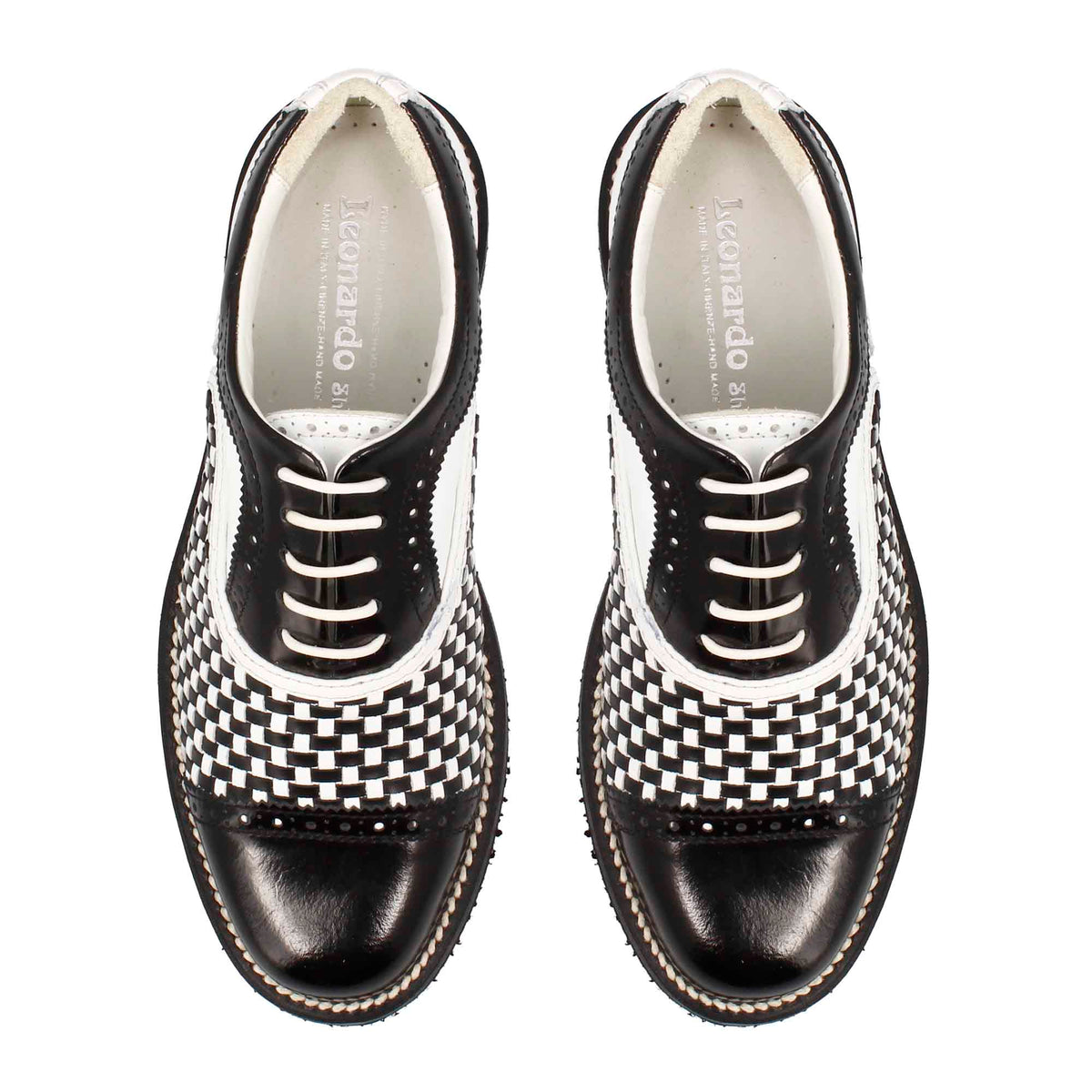 Scarpe da golf artigianali in pelle intrecciata bianca e nera - LeonardoShoes